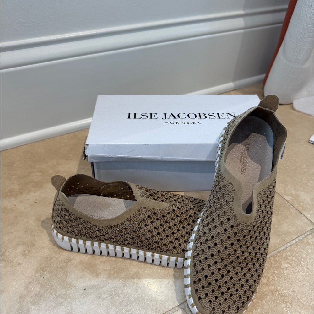 Ilse Jacobsen Brown Loafers with Perforated Design